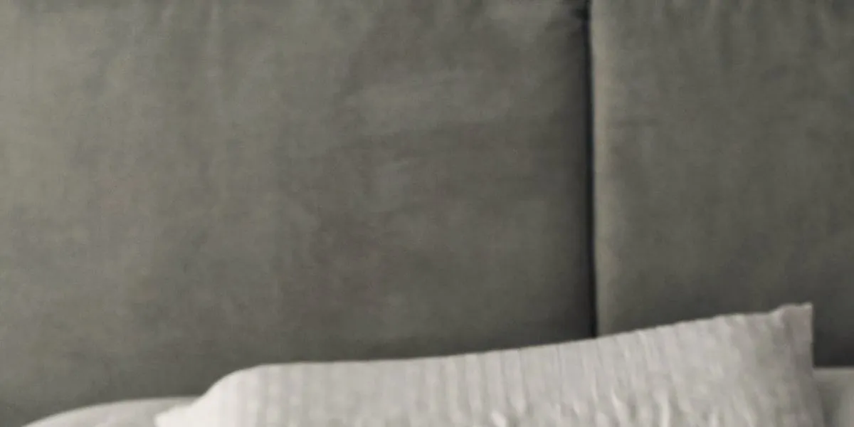 Lightweight cotton bedding, airy and light